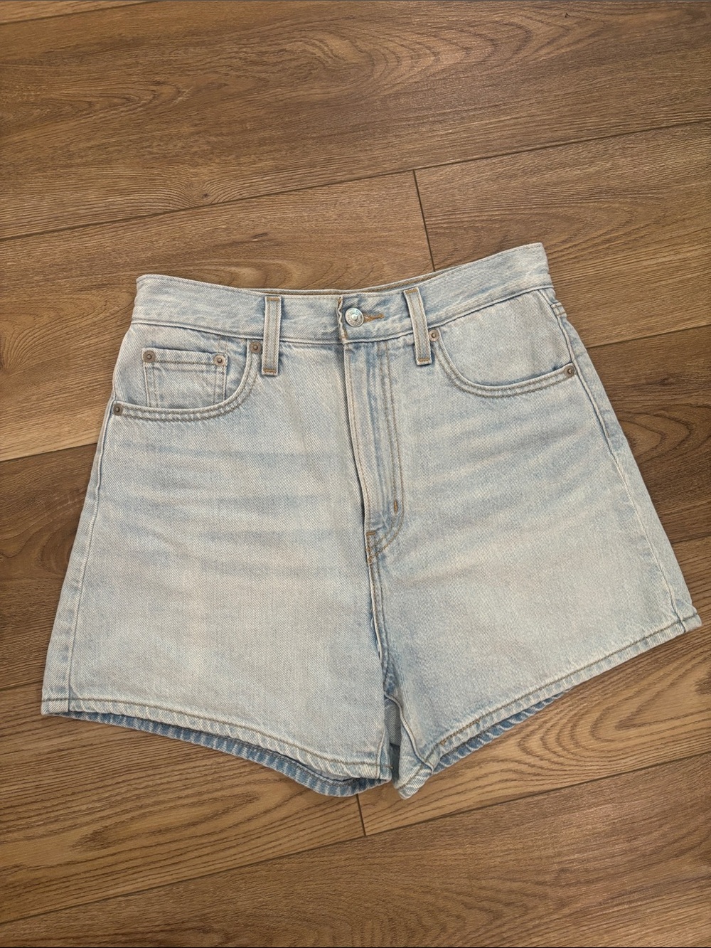 Levi's Light Wash Denim Jean Shorts - Picture 3 of 4